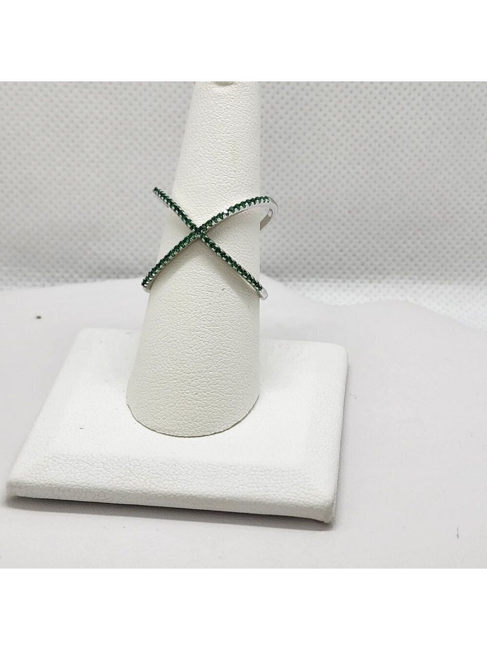 Brand New Sterling Silver 925 Green Cross Over Ring